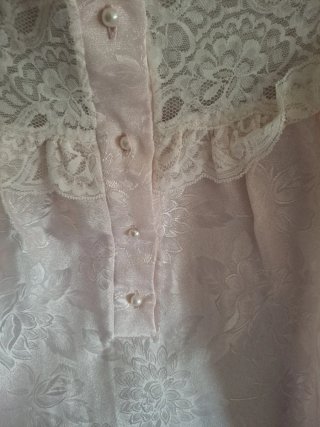 Camisón rosa claro con encaje