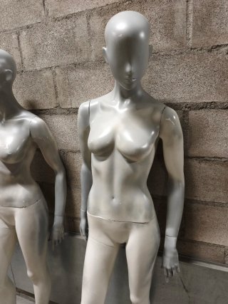2 MANIQUIES DE MUJER