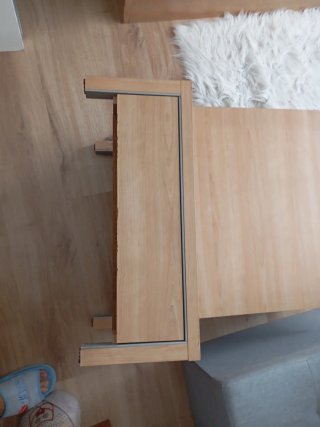 Mesita de noche de madera