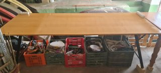 Mesa plegable grande de madera y metal