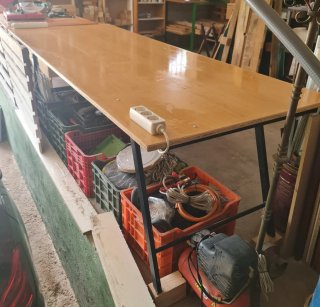 Mesa plegable grande de madera y metal