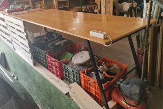 Mesa plegable grande de madera y metal