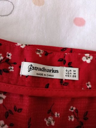 Falda pantalón Stradivarius lunares y flores