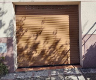 Puerta de garaje de hierro