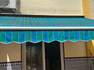 Toldo extensible manual con manivela