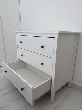 Cómoda y mesita de noche blanca IKEA