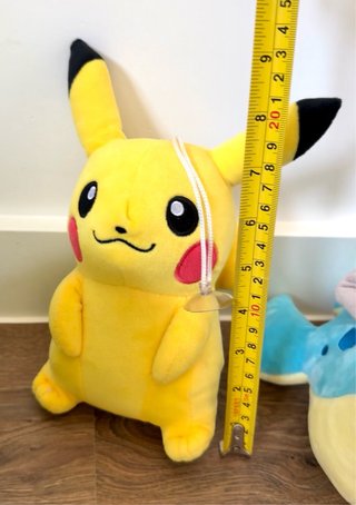 Peluches Pokémon: Pikachu, Chikorita, Lapras