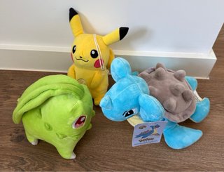 Peluches Pokémon: Pikachu, Chikorita, Lapras