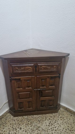 Mueble de esquina de madera