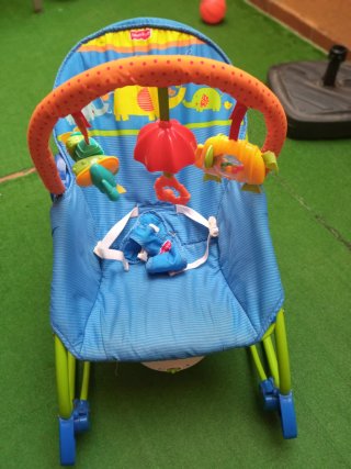 Hamaquita bebé Fisher-Price con música