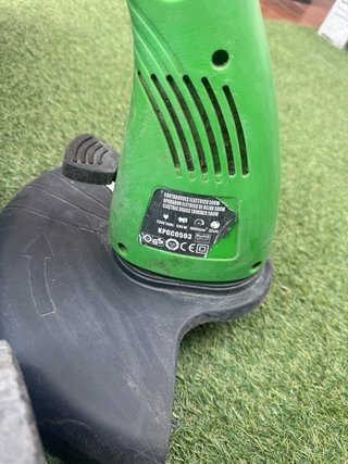 Cortacésped Bosch Rotak 320 y bordeadora