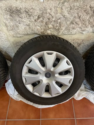 Juego Llantas Ford 16 con tapacubos