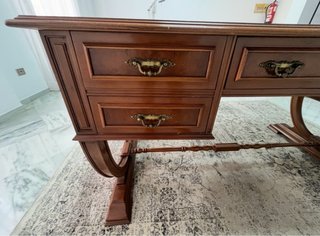 MESA DE DESPACHO CLÁSICA ,MADERA MACIZA ELEGANTE.