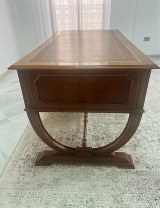 MESA DE DESPACHO CLÁSICA ,MADERA MACIZA ELEGANTE.