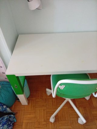 Escritorio infantil IKEA con silla