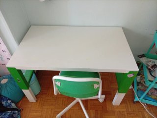 Escritorio infantil IKEA con silla