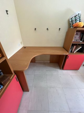 Mesa de estudio/trabajo madera y rojo