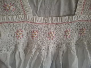Camisón hecho a mano con bordado