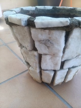 Macetero de piedra artesanal