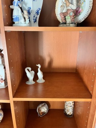 Vitrina de madera y cristal