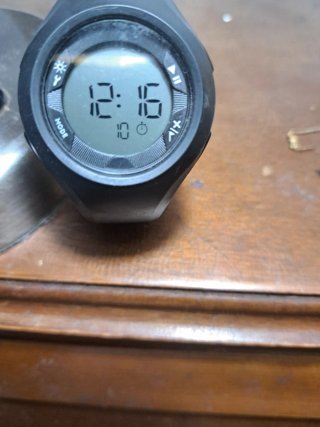 Reloj digital negro sin usar