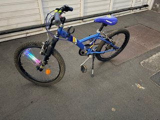 Bicicleta Niño Btwin Racer 20” Azul con LED racing