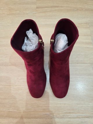 Botines burdeos Stradivarius con cremallera