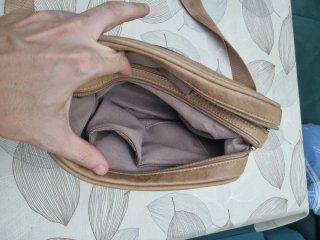 Bolso bandolera beige y marrón