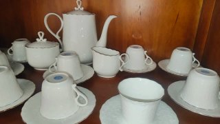 Juego Tazas Café Porcelana Blanca y Oro (Bulgaria)
