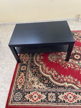 Mesita baja de madera negra