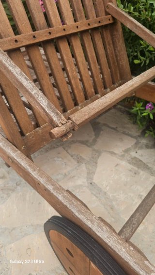 Tumbona de madera para jardín