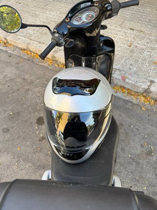 Aprilia Scarabeo 50 negra + Casco M (1 mes ant.)