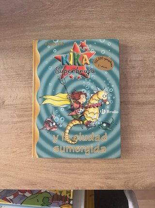 Kika Superbruja y los dinosaurios