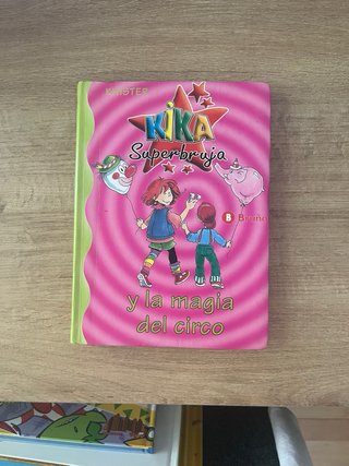 Kika Superbruja y los dinosaurios