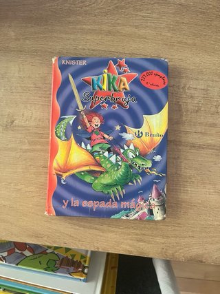 Kika Superbruja y los dinosaurios