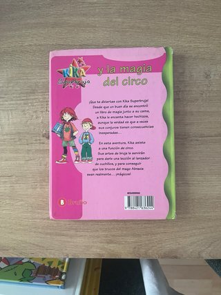 Kika Superbruja y los dinosaurios
