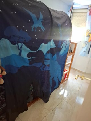 Cama infantil con dosel