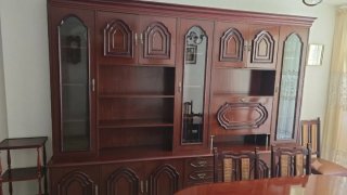 Mueble de comedor madera y cristal