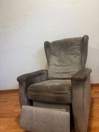 Sillón reclinable de terciopelo gris