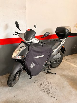Moto Scooter Tucano Urbano Negra