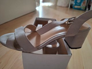 Sandalias tacón beige