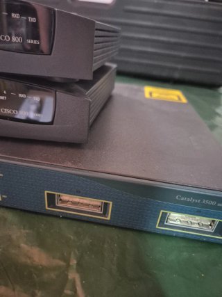 Router Cisco Series 800A y switch cisco 3500 serie