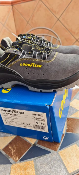 Zapatos de seguridad Goodyear negros y grises