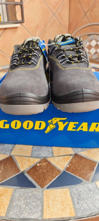 Zapatos de seguridad Goodyear negros y grises