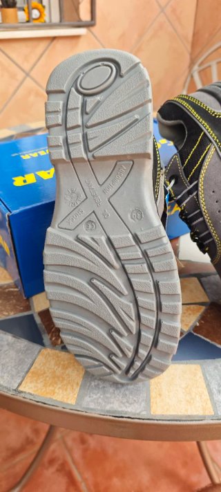 Zapatos de seguridad Goodyear negros y grises