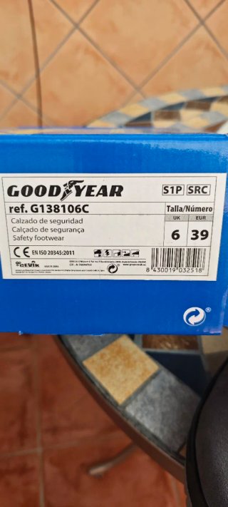 Zapatos de seguridad Goodyear negros y grises
