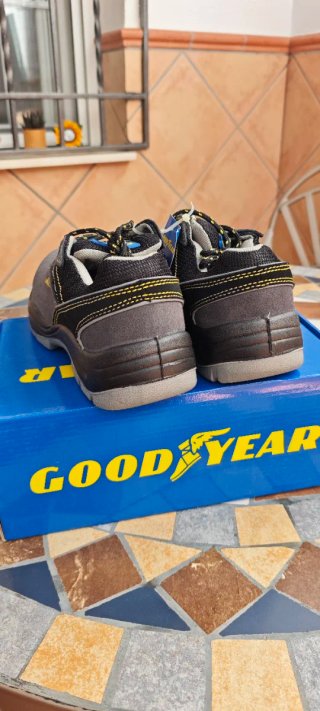 Zapatos de seguridad Goodyear negros y grises
