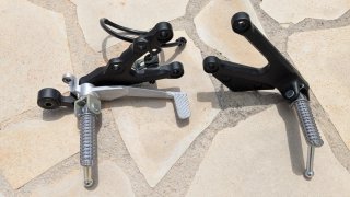 Reposapiés Yamaha R6 2017-2026