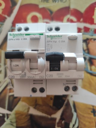 2 x  Diferencial Automático Schneider 20A