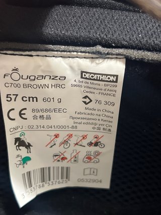 Casco de hípica marrón y beige